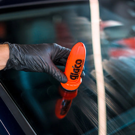 Aplikační roll-on lahev SOFT99 Glaco v oranžové barvě s aplikátorem