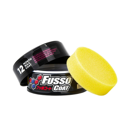 SOFT99 Fusso Coat tmavé laky – syntetický vosk v dóze s aplikátorem ze žluté houby