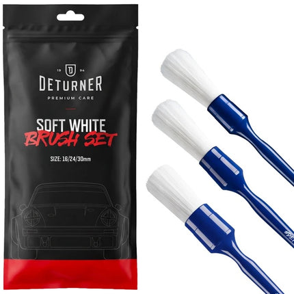 Sada Deturner Soft White: tři detailingové štětce s bílými štětinami a obal