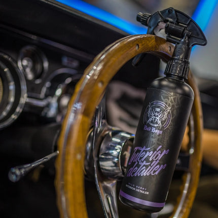 Interiérový detailer v černé rozprašovací lahvi s tryskou, 500 ml